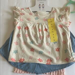 Calvin Klein 3 piece set Kids Floral Tee - and shorts Cream and Coral